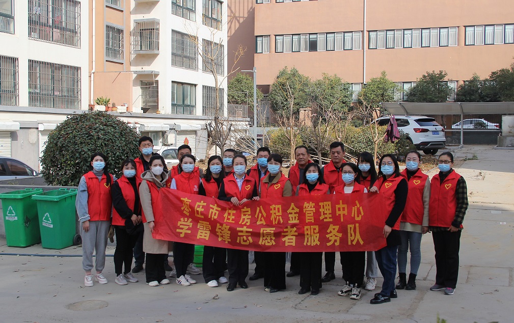 市住房公积金管理中心志愿者服务队到社区开展义务植树活动